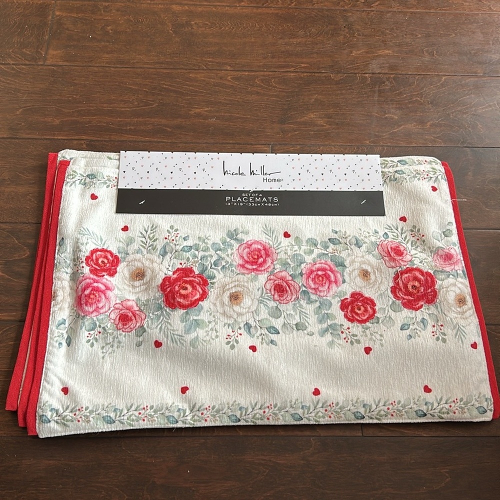Nicole Miller New Valentines Day Set Of 4 Placemats Pink Roses Red Hearts Love